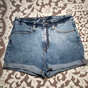 Women’s Wild Fabel Highest Rise Jean Shorts size 6 like new